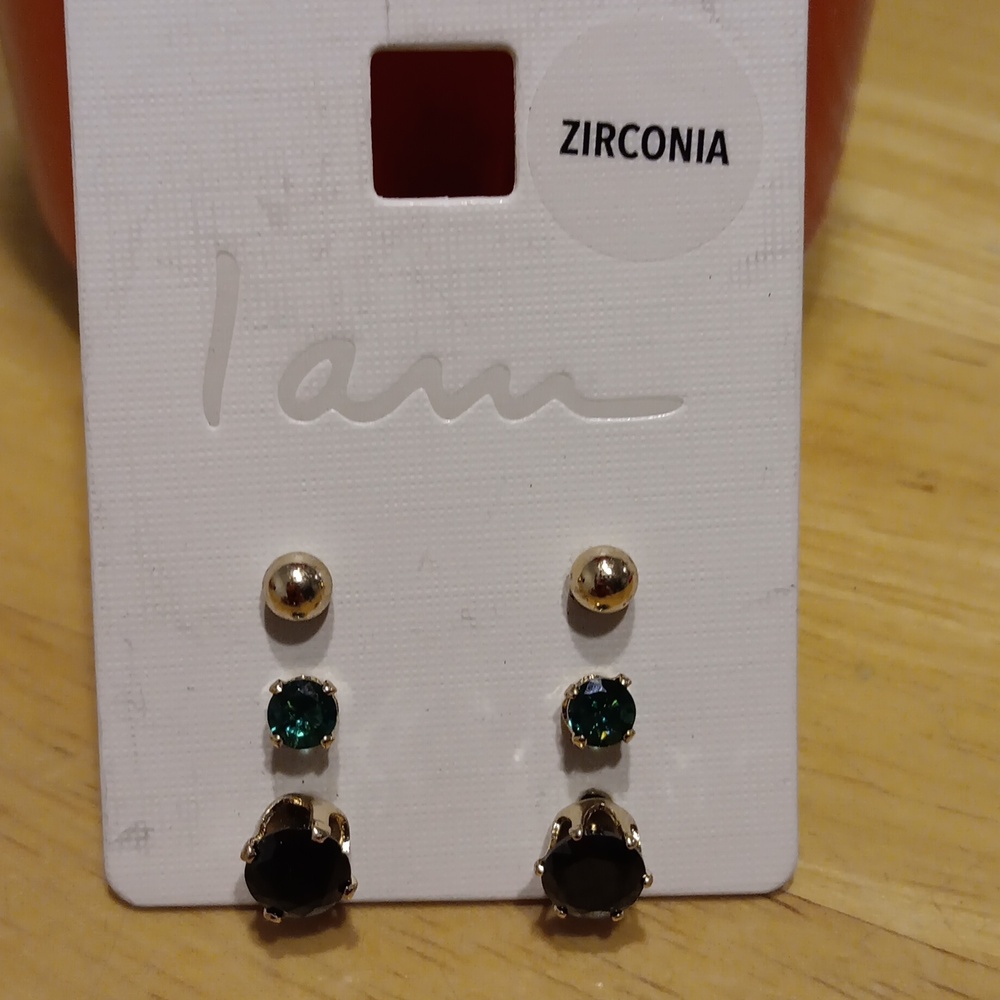 Zirconia Earrings NWT โจ๏ธ - Picture 1 of 2